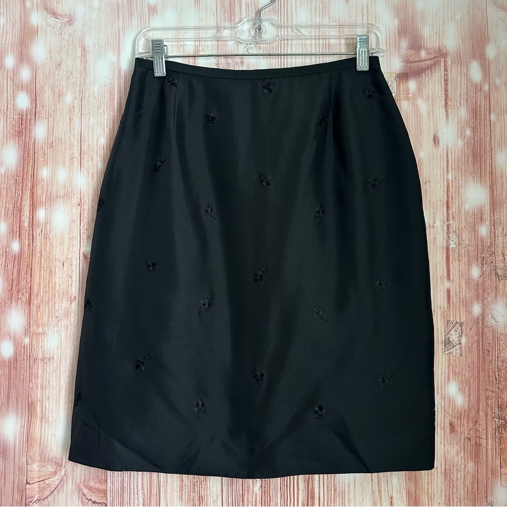 Casual Corner Vintage 90’s Black Silk Embroidered Floral Skirt Size 8